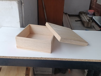 Caja de Regalo Artesanal en Madera Balsa