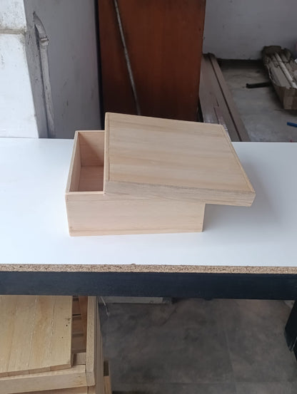 Caja de Regalo Artesanal en Madera Balsa