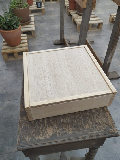 Caja de Regalo Artesanal en Madera Balsa